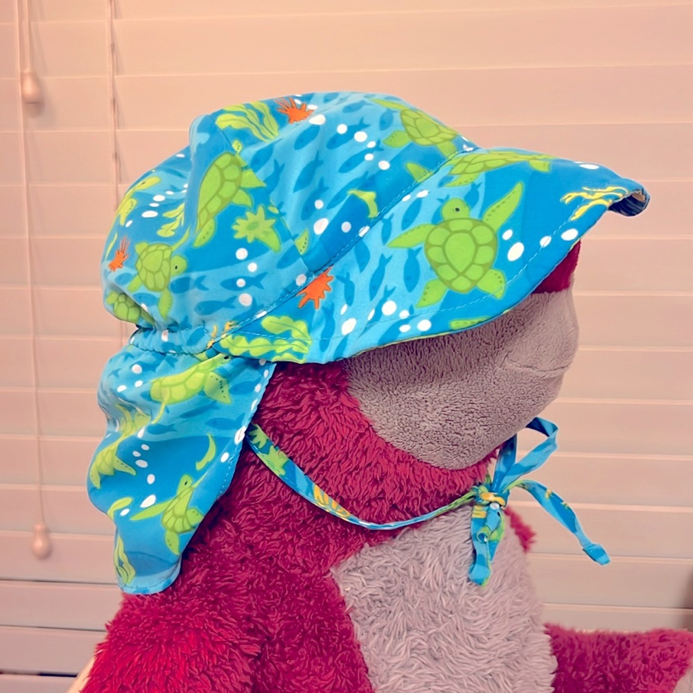 🍋2 for $10🍋 Infant 6-18months swim/sun hat.  i Play brand.